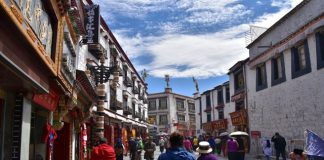Check in chợ Barkhor - thiên đường mua sắm của khách du lịch Tây Tạng